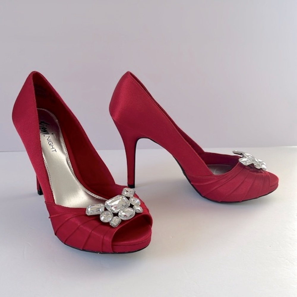 Fioni Night Red Satin Rhinestones High Heels Peep Toe Size 8 1/2 Christmas